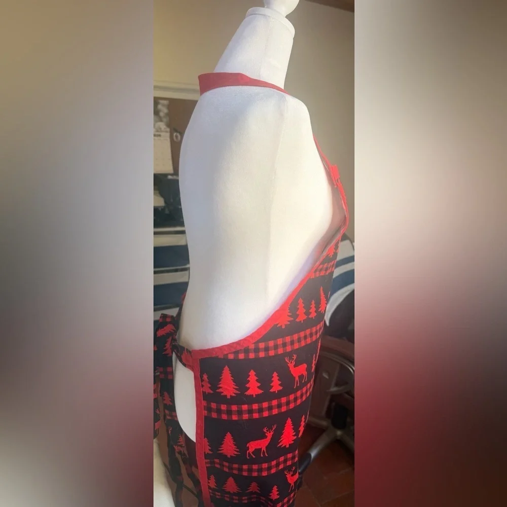 UNISEX XL Red and Black Apron Pristine Condition
